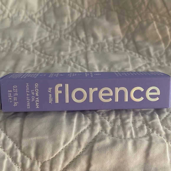 Florence “Glow Yeah” Hydrating Lip Oil by Mills NIB - Picture 2 of 10